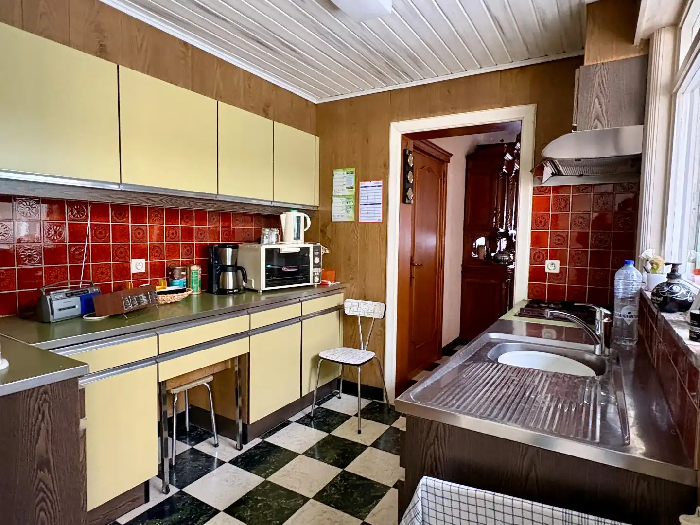 Woning met betonstructuur voorzien van garage, tuin en 3 slks te Kuurne. foto 5