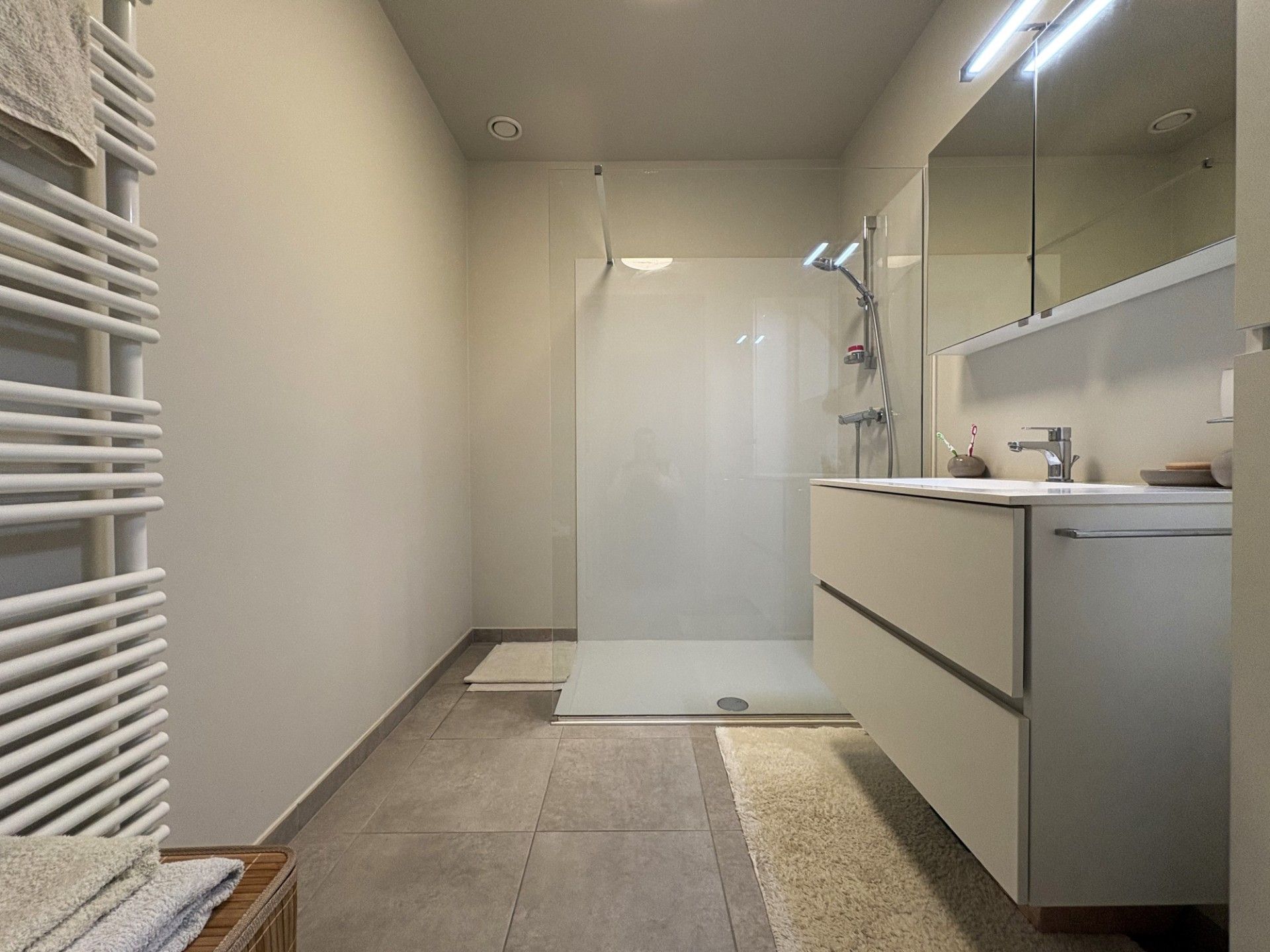 Schitterend onderhouden appartement met 2 slaapkamers foto 10
