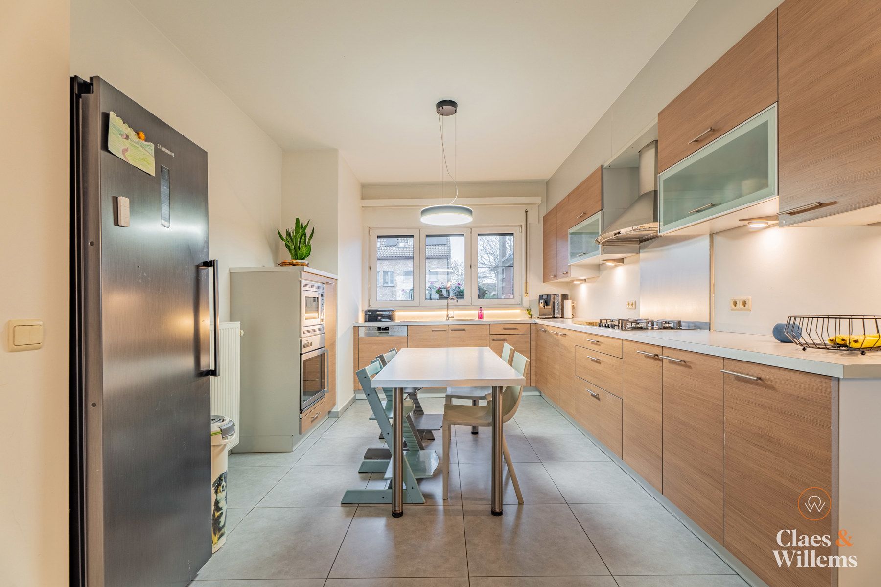 Ruim huis met zonnepanelen en vrije tuin  foto 5