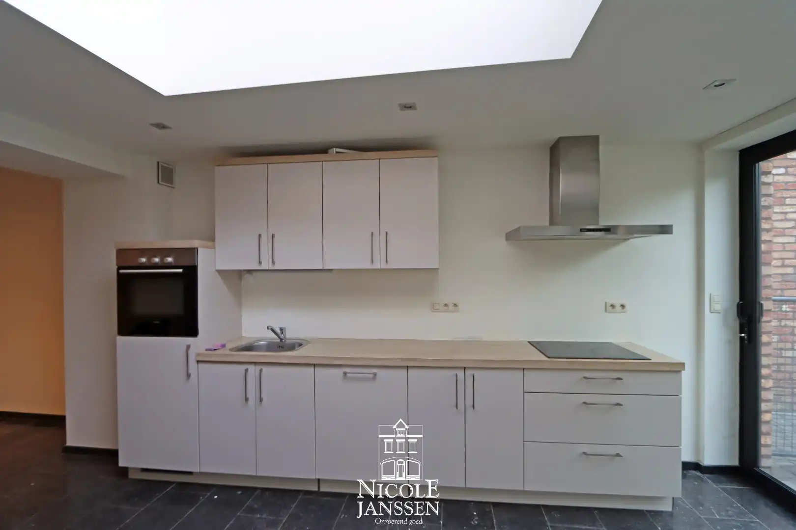 Nieuwbouwwoning met tuintje foto 4