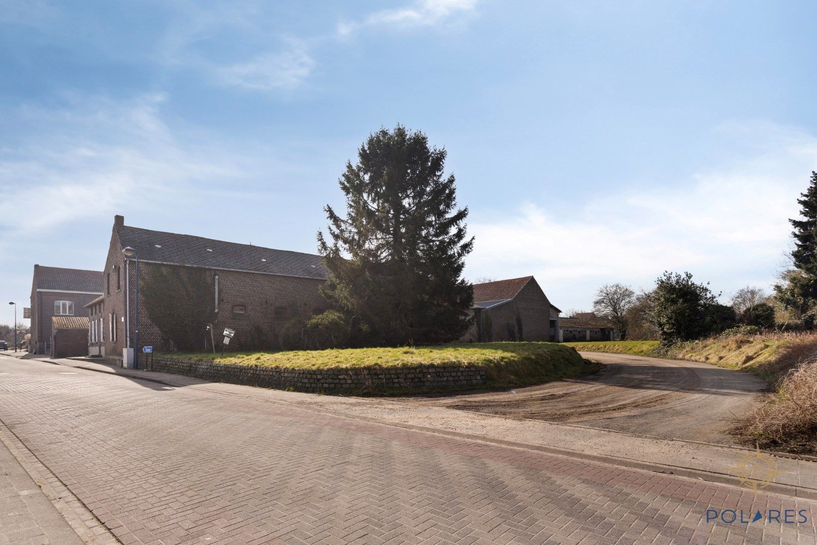 Renovatieproject: woonst met bijgebouwen en loods op 50are foto 2