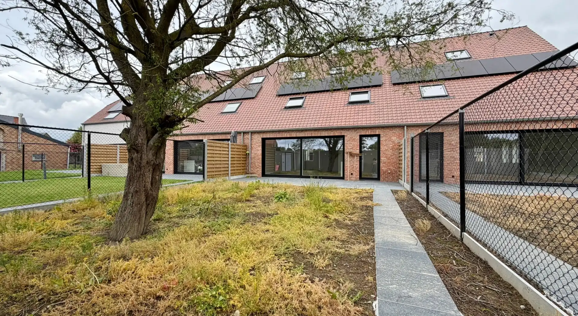 Nieuwbouwwoning met 5 slaapkamers, zonnige tuin en 2 garages te huur foto 16