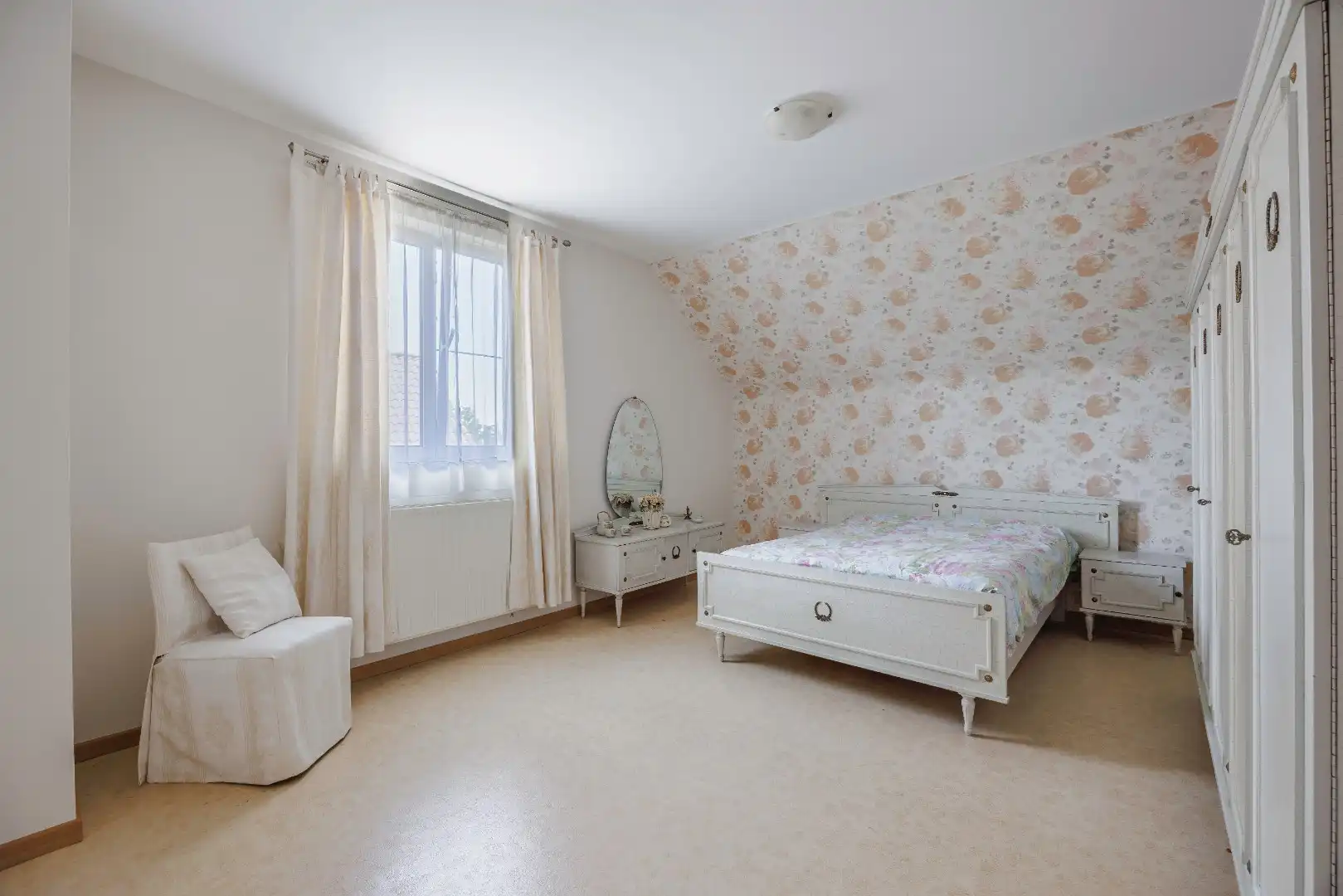 Klassieke villa in rustige buurt. foto 23