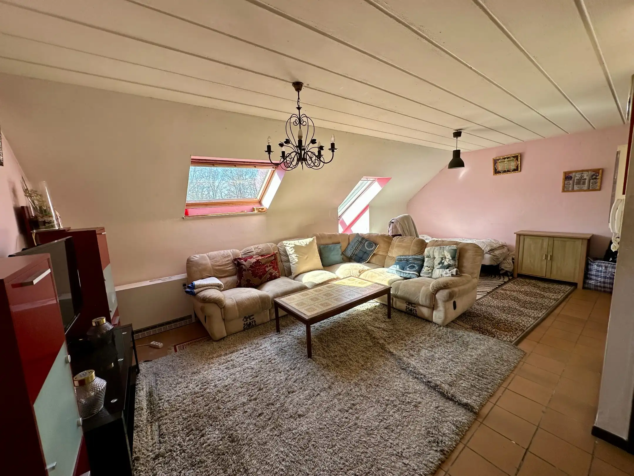 Hoofdfoto van de publicatie: Ruim rooftop appartement met potentieel in Genk 