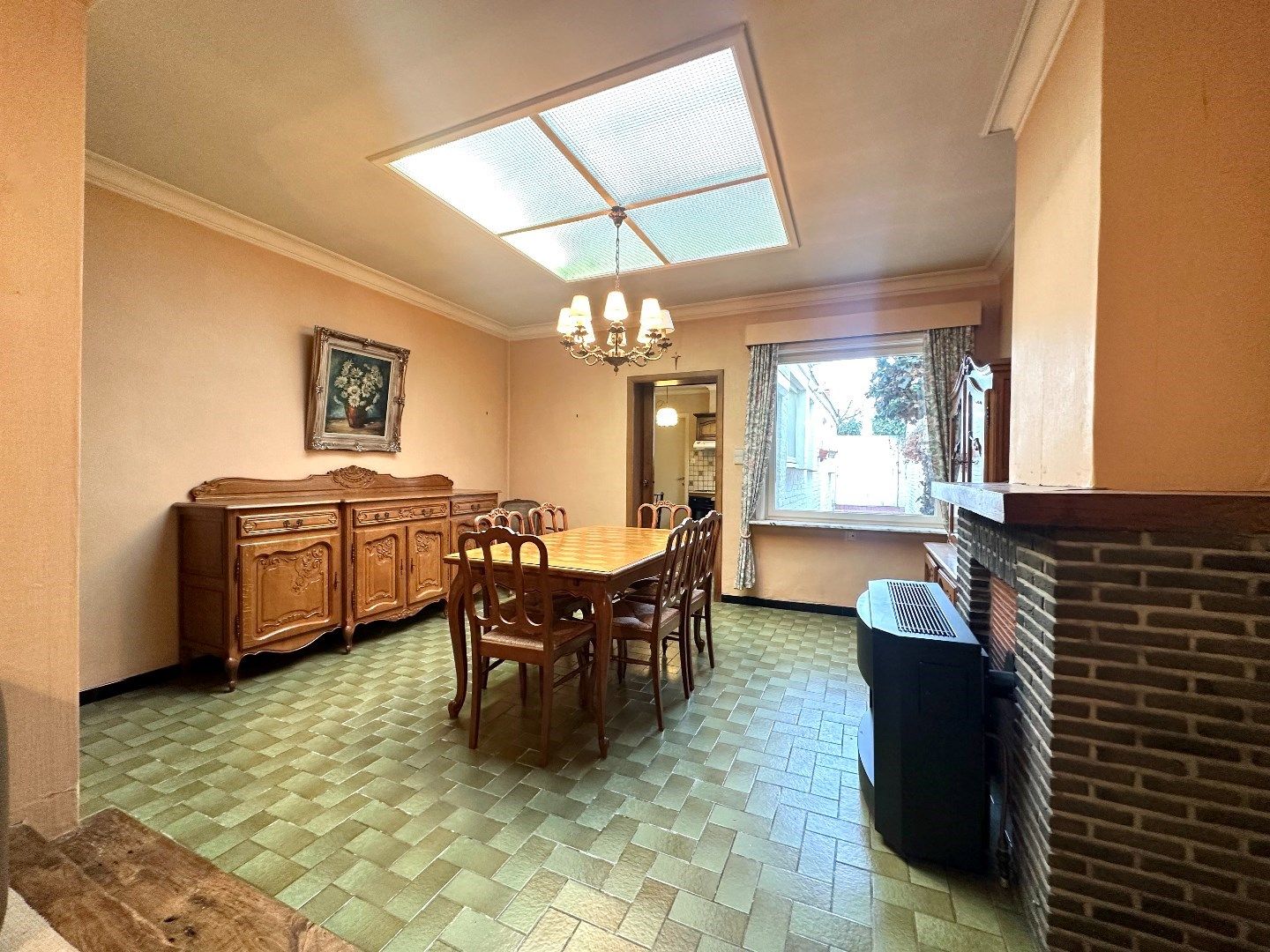Rijwoning met garage en uitweg te koop in het centrum van Stasegem! foto 3