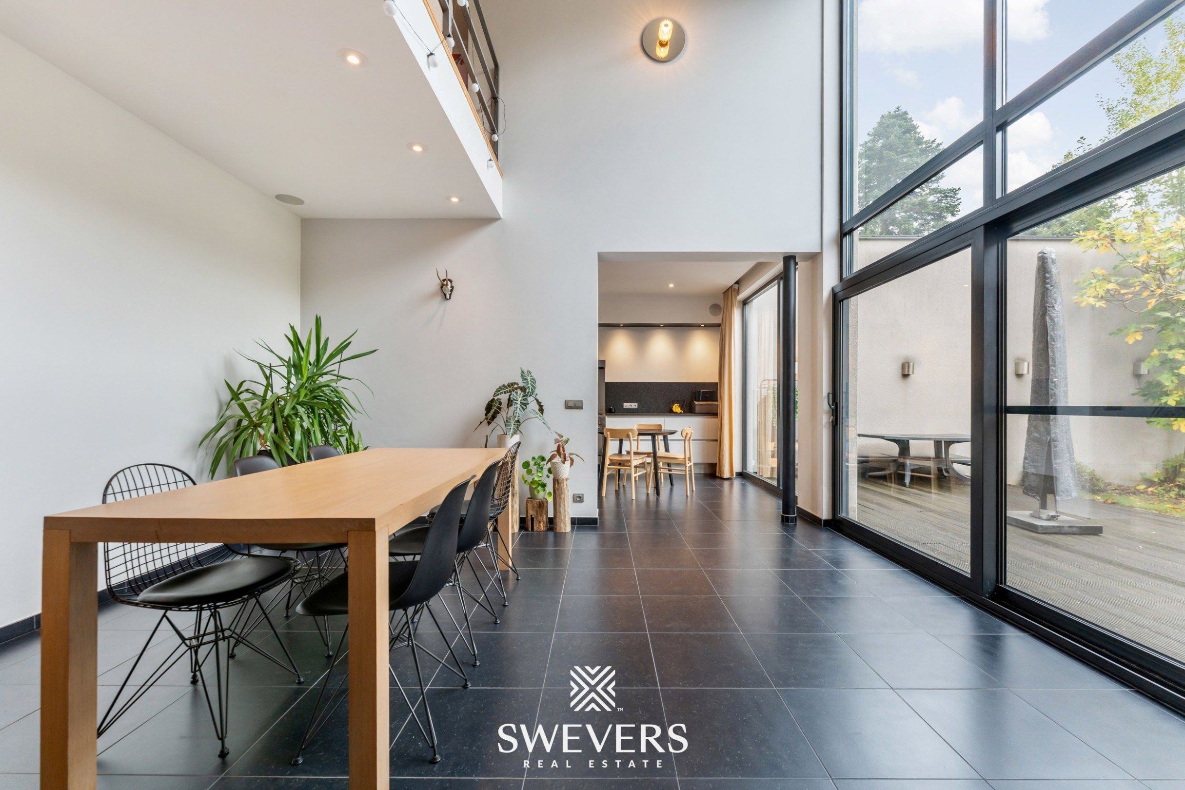 Totaal gerenoveerde karaktervolle woning met zicht op groen foto 10