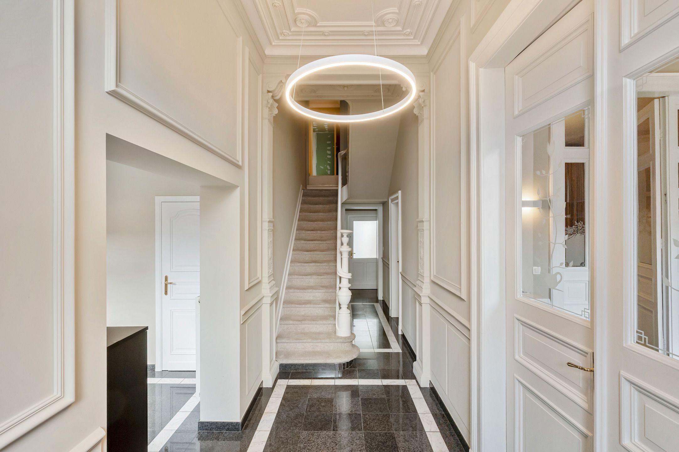 Deels gerenoveerde parel met mogelijkheden en weidegrond! foto 2