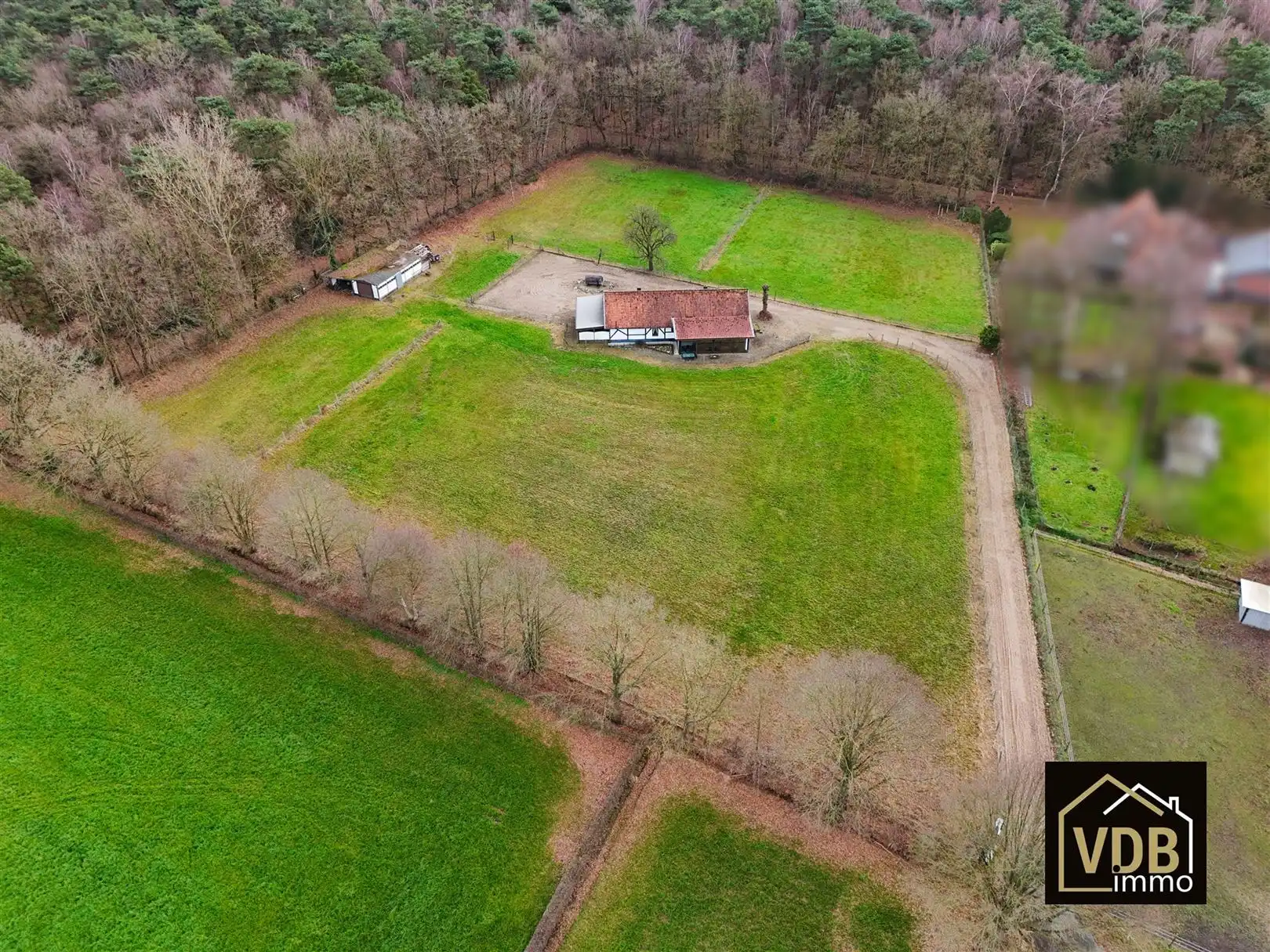 Charmante hoeve met paardenstal op 1,2 ha in absolute rust. foto 6