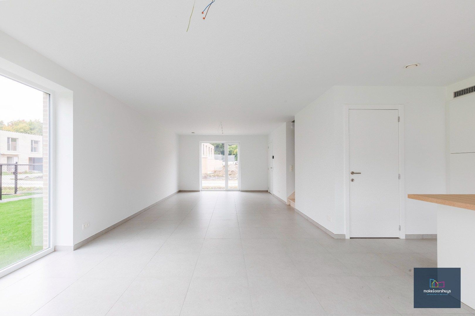 Energiezuinige nieuwbouwwoning met 3 slaapkamers , tuin en staanplaats foto 8