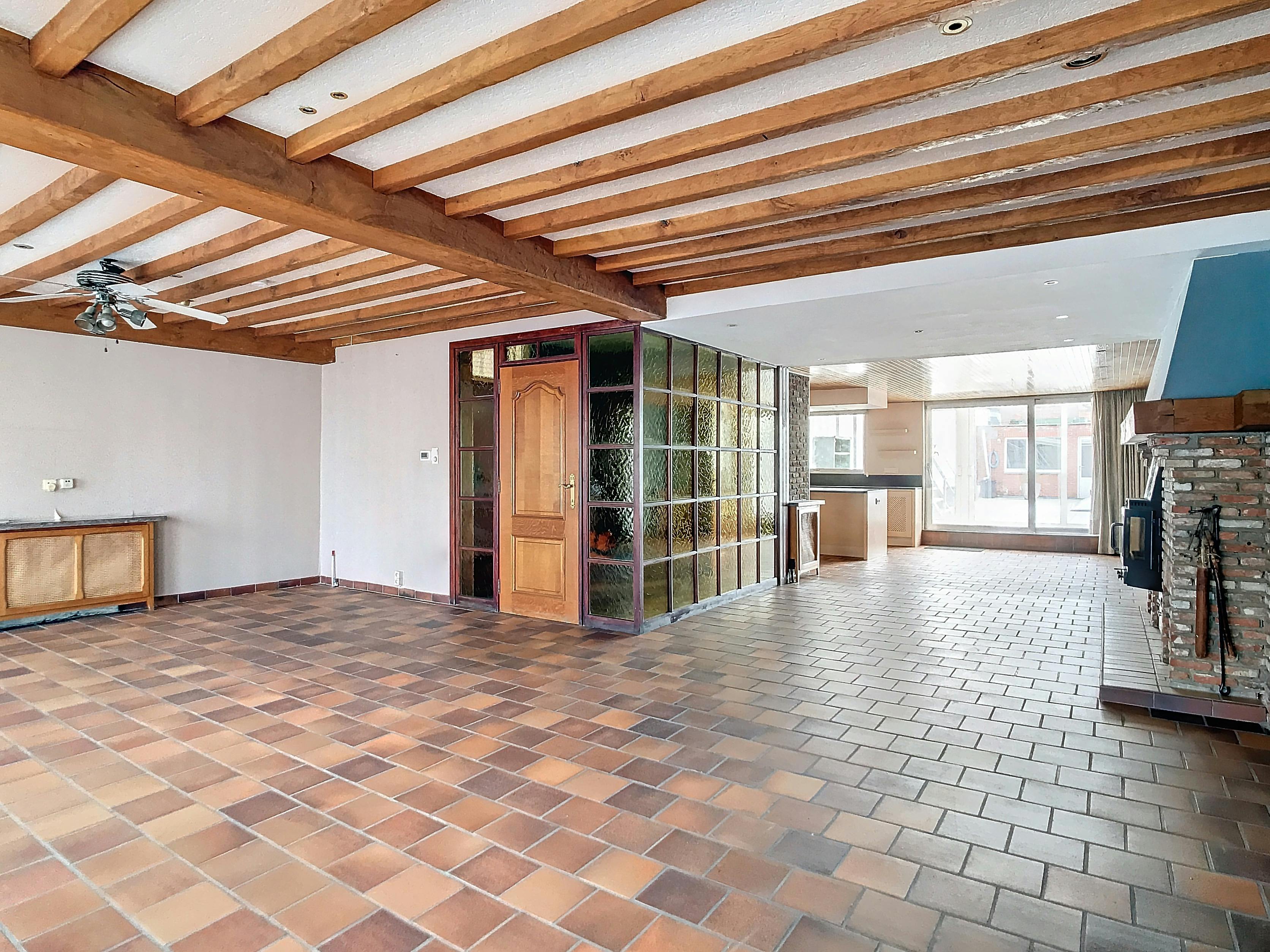 Ruim duplexappartement met handelsruimte centrum Zwijndrecht foto 2
