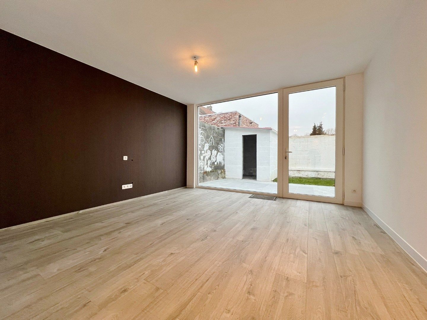 Vernieuwde energiezuinige rijwoning met zonnige stadstuin op centrale ligging.  foto 4