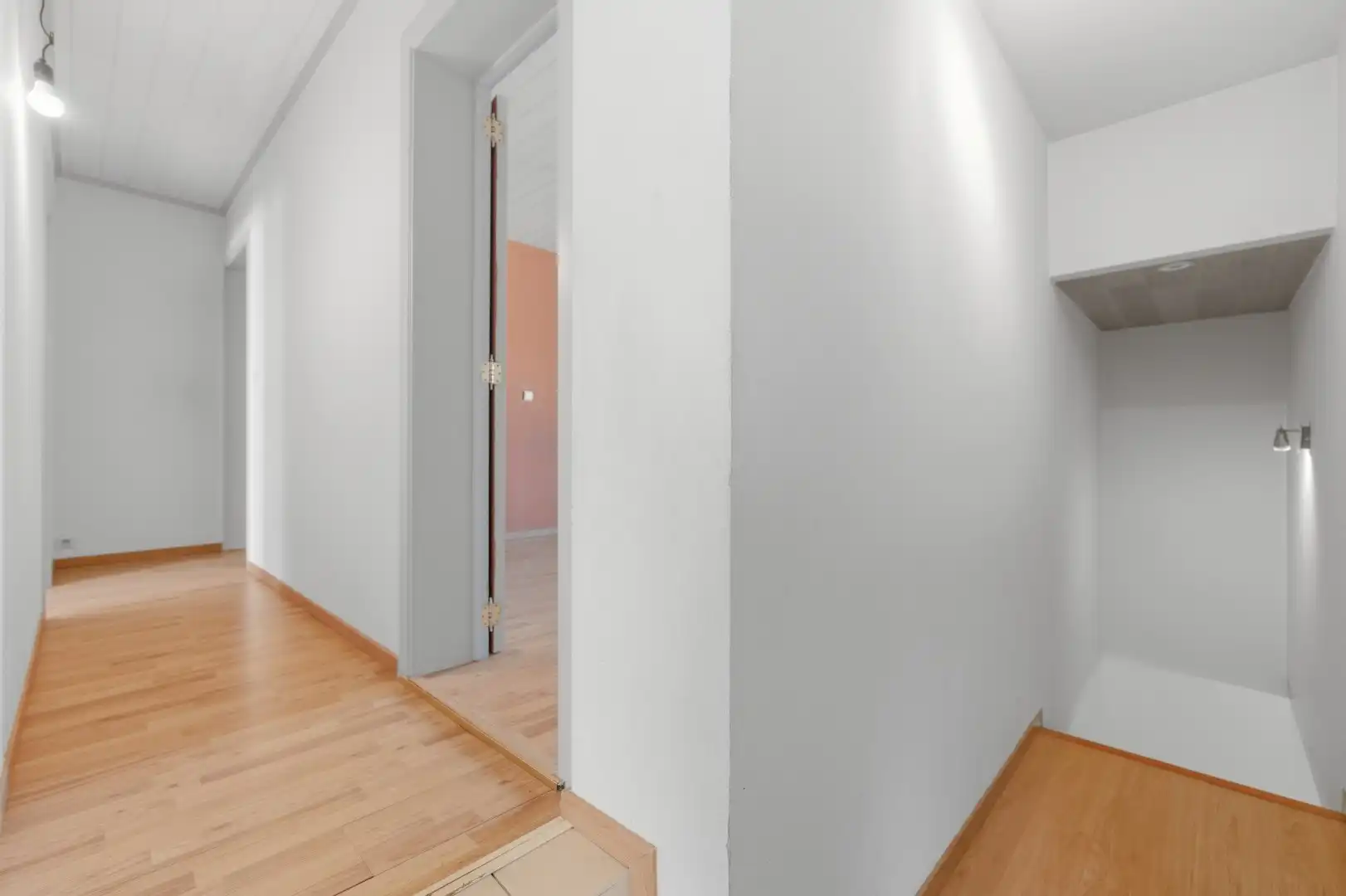 Zeer ruime gezinswoning met 4 slpks (+ 2 doorloopkamers op zolder), garage en tuin foto 19