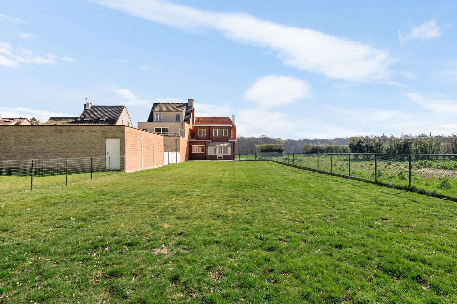 Landelijke halfopen bebouwing met grote tuin en 2 slaapkamers in Wijnegem! foto {{pictureIndex}}