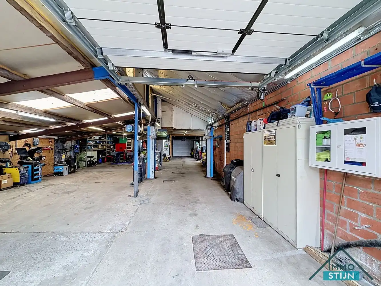 Instapklare woning met werkplaats foto 17