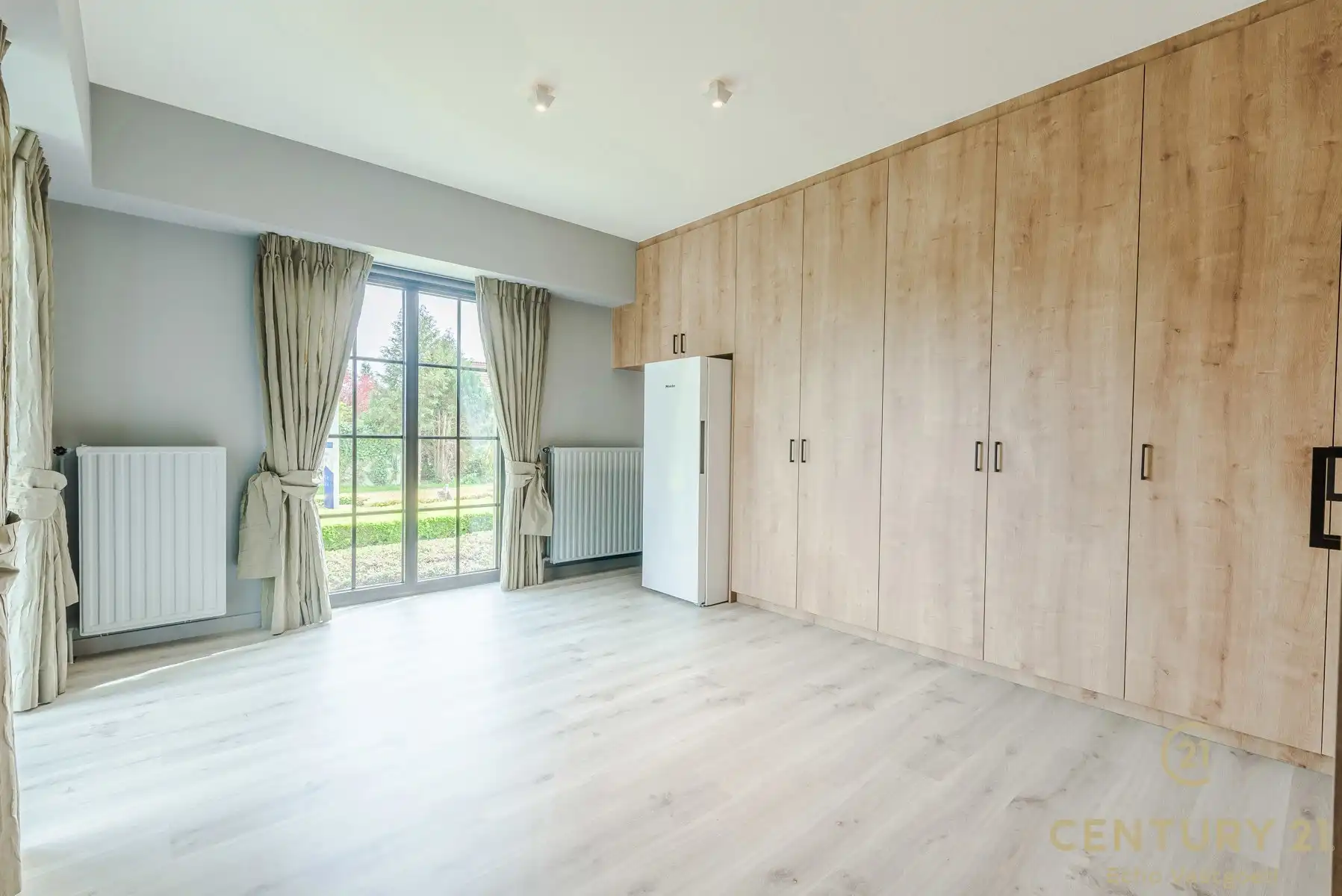 Unieke woning met magazijnen,  zwembad en conciergewoning foto 15