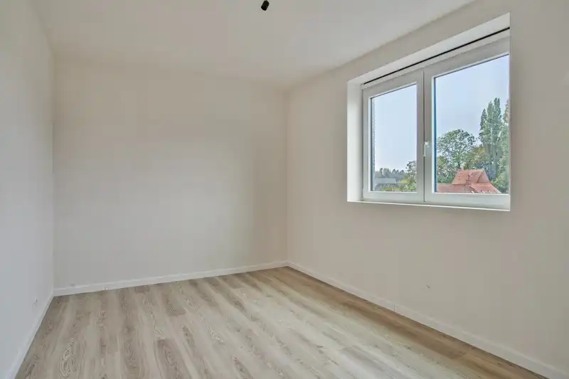 Prachtige, verrassend ruime nieuwbouwwoning met 3 slaapkamers én inpandige garage te koop in Dentergem! foto 10