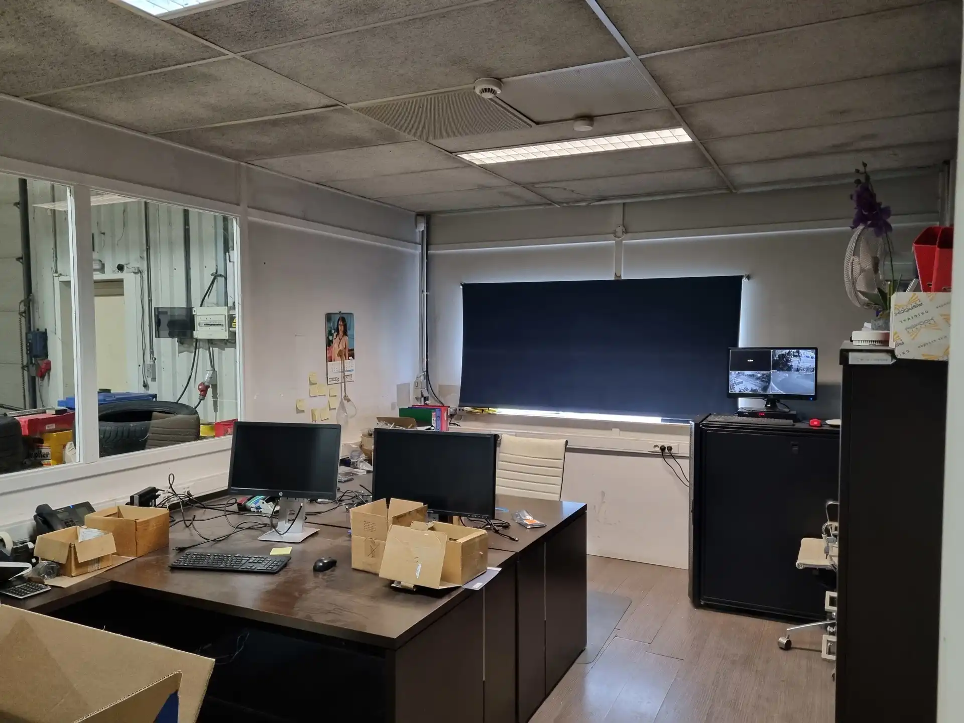 TE HUUR: BEDRIJFSGEBOUW VAN 1420M² foto 5