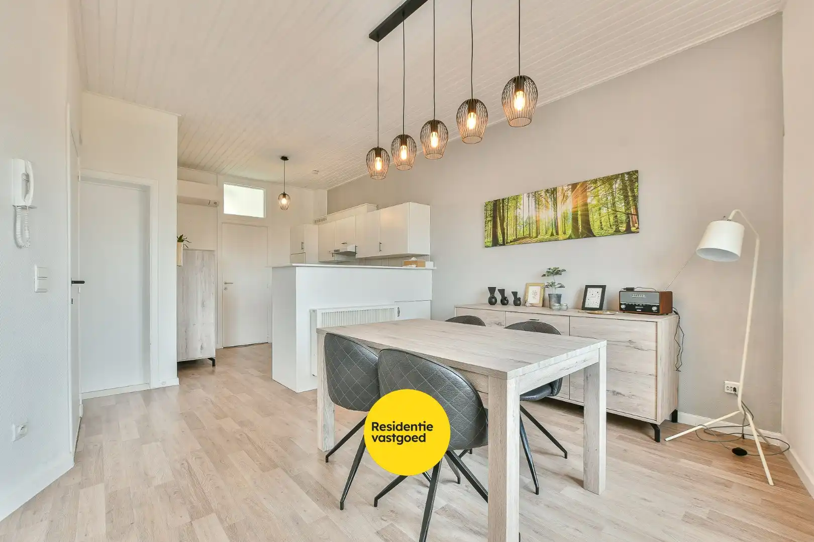 Karaktervol éénslaapkamerappartement in hartje De Haan - energiezuinig & lichtrijk foto 6