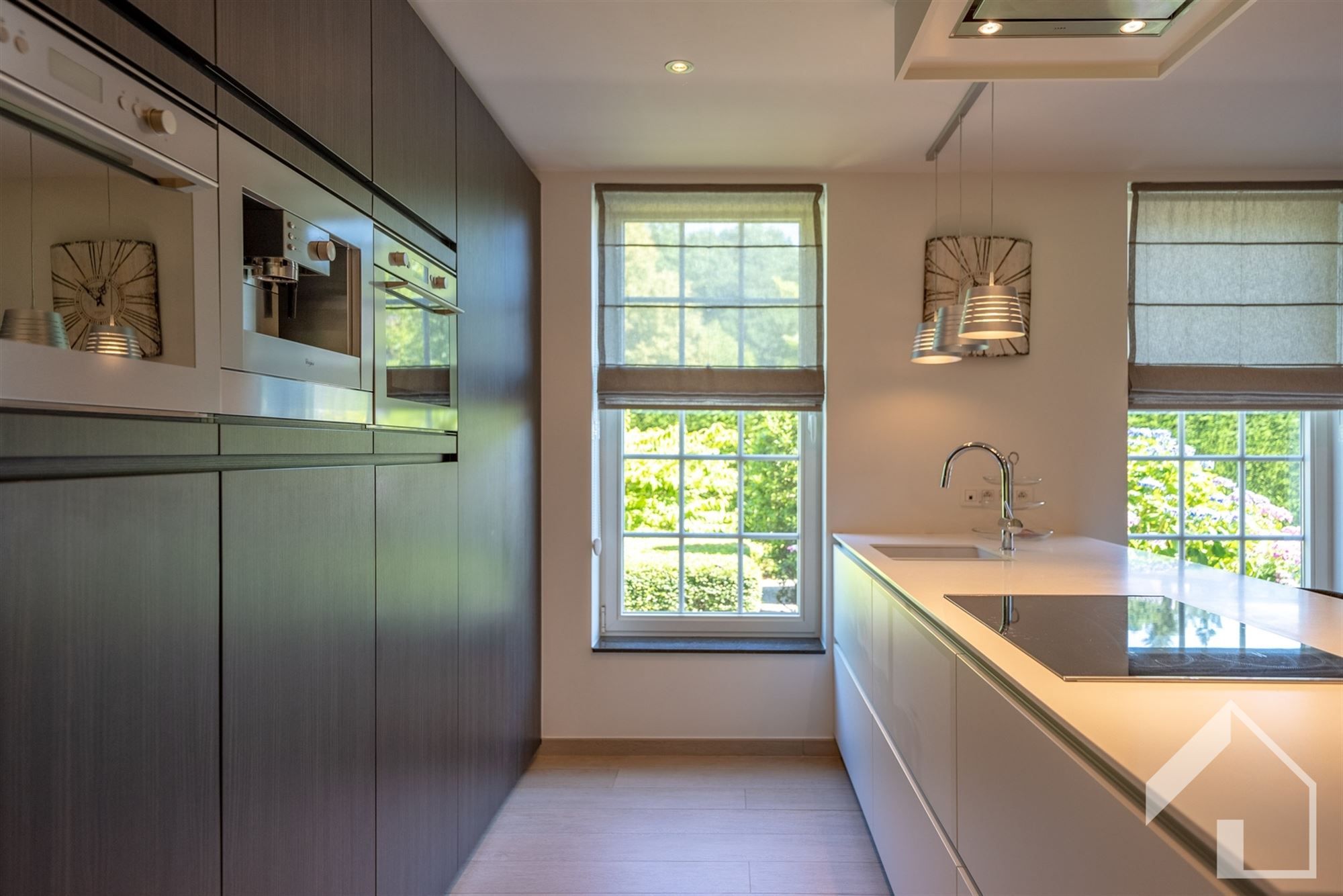Energiezuinige woning met lift, tuin, oprit en inpandige garage foto 6