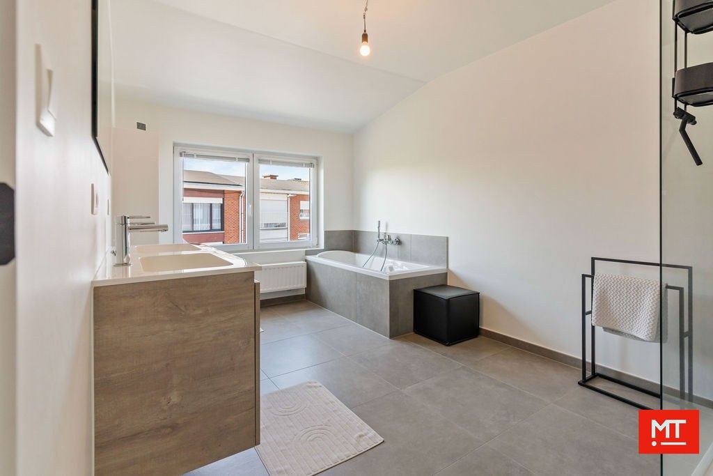 Gerenoveerde halfopen woning op het einde van een doodlopende straat te Zonnebeke foto 14