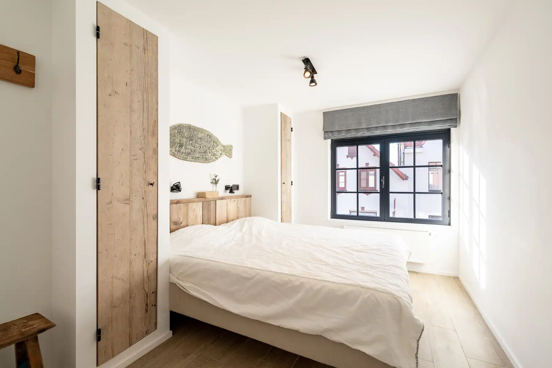 Instapklare, gemeubelde rijwoning met 5 slaapkamers en tuin – hartje Oud-Knokke foto 12