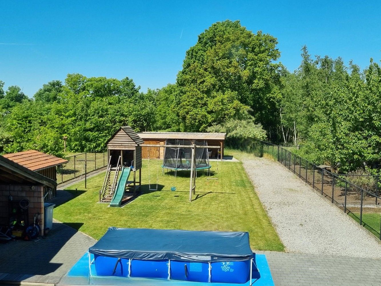 Vernieuwde woning, zeer rustig gelegen met 3 slaapkamers.  Extra kamers mogelijk dankzij de ruime zolder. foto 17