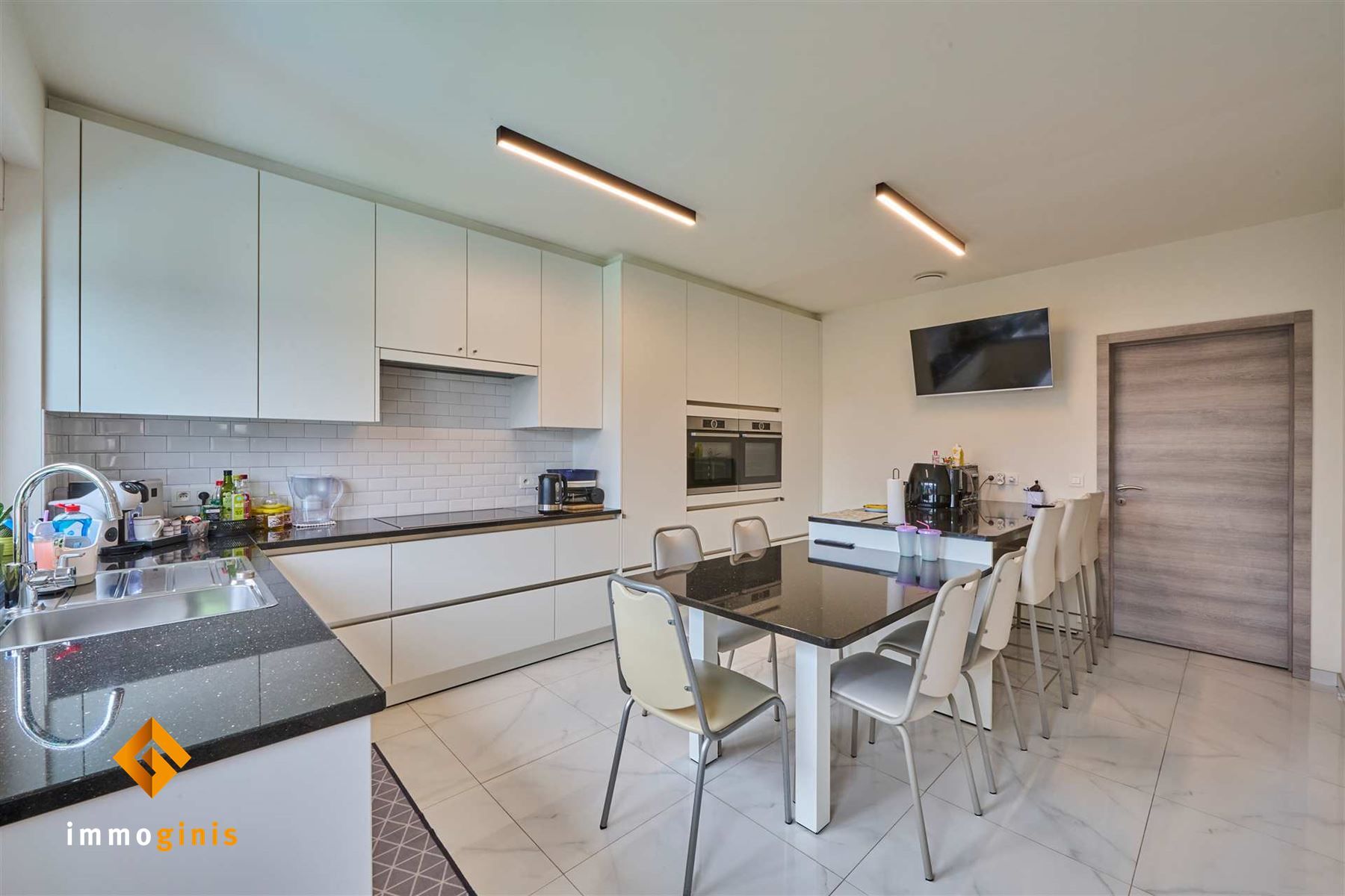 Zéér ruime (289 m²), energiezuinige woning met 5 (mogelijk 7) slpks! foto 4