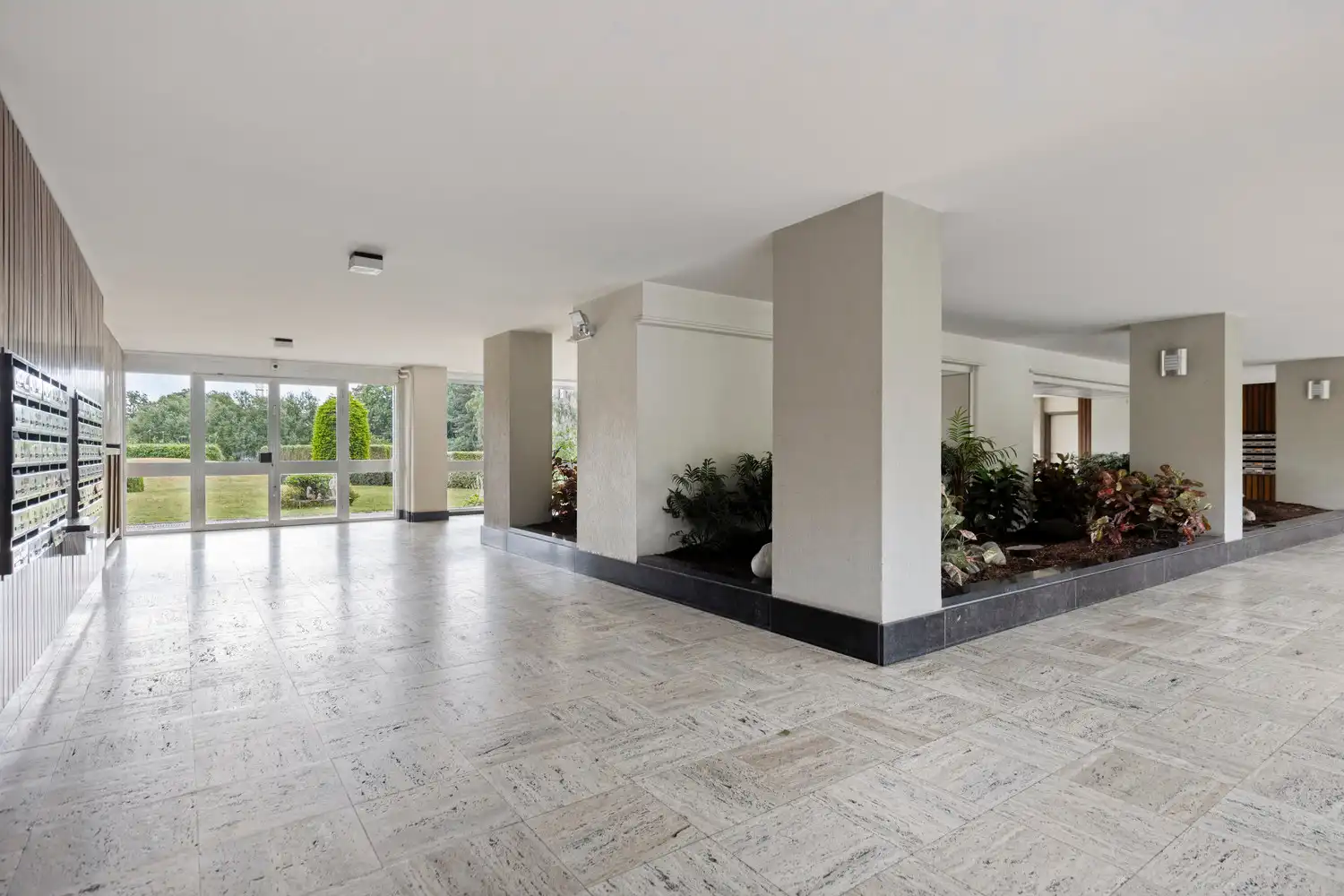 Gelijkvloers appartement met 1 slk, terras en parking! foto 5