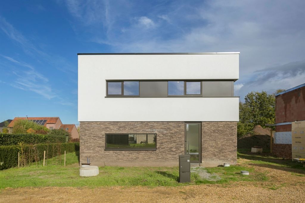 Moderne en kwalitatieve nieuwbouwwoning in centrum Wolfsdonk foto {{pictureIndex}}