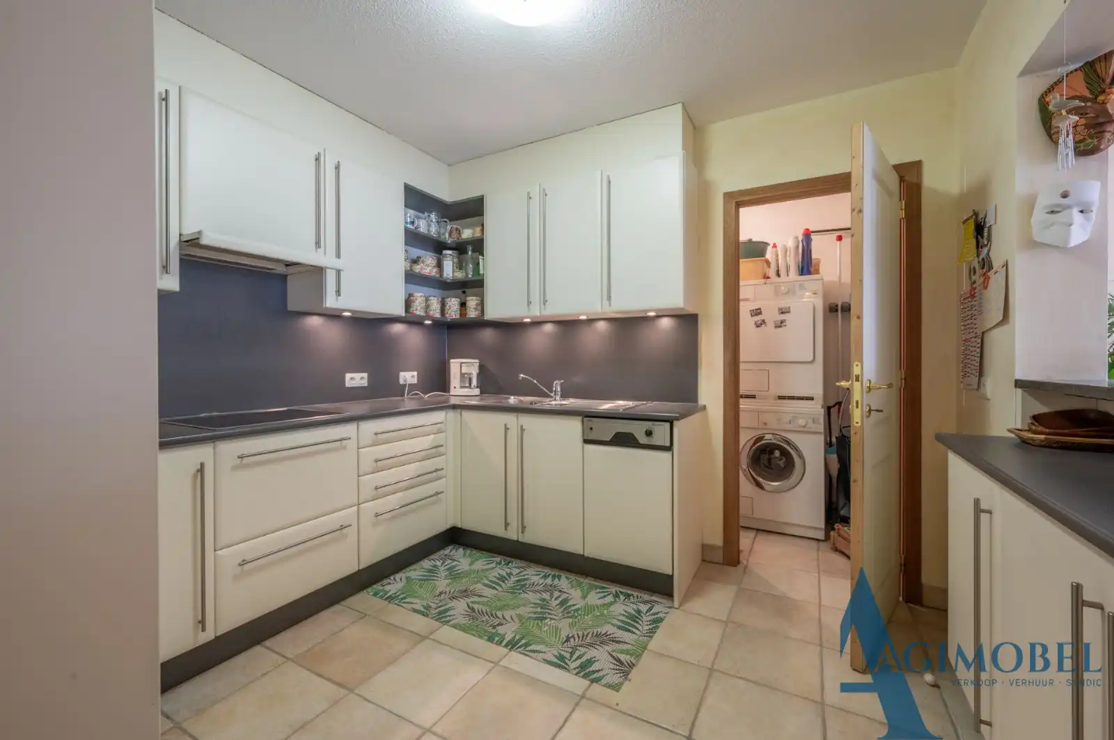 Uitzonderlijk ruim appartement met 4 slaapkamers, veel lichtinval en garage mogelijk vlakbij het Rubensplein! foto 9