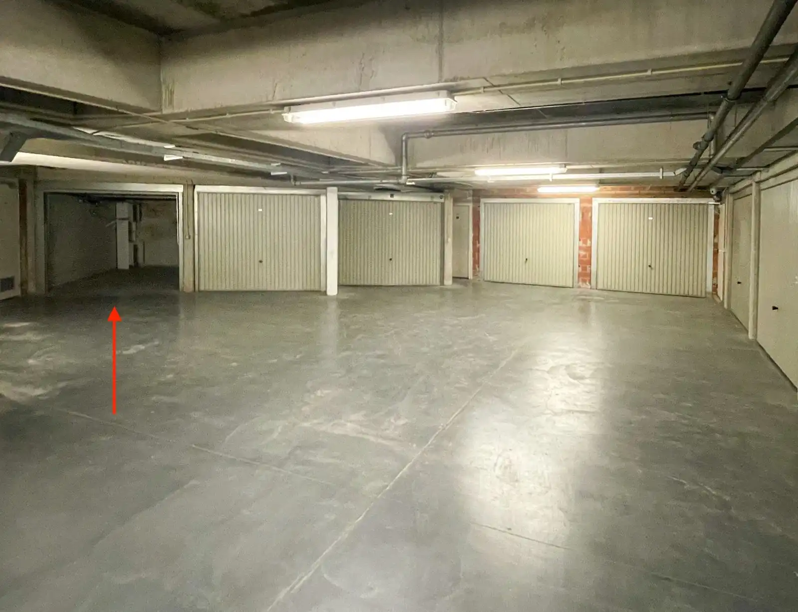 Vlot toegankelijke garagebox vlakbij zeedijk en strand foto 3