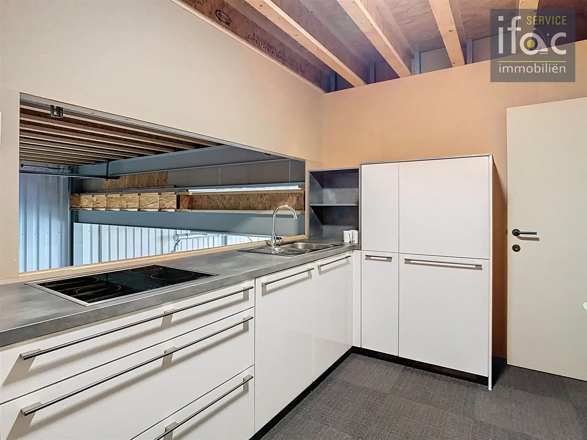 Ruime loods met kantoor, keuken en sanitair foto 9