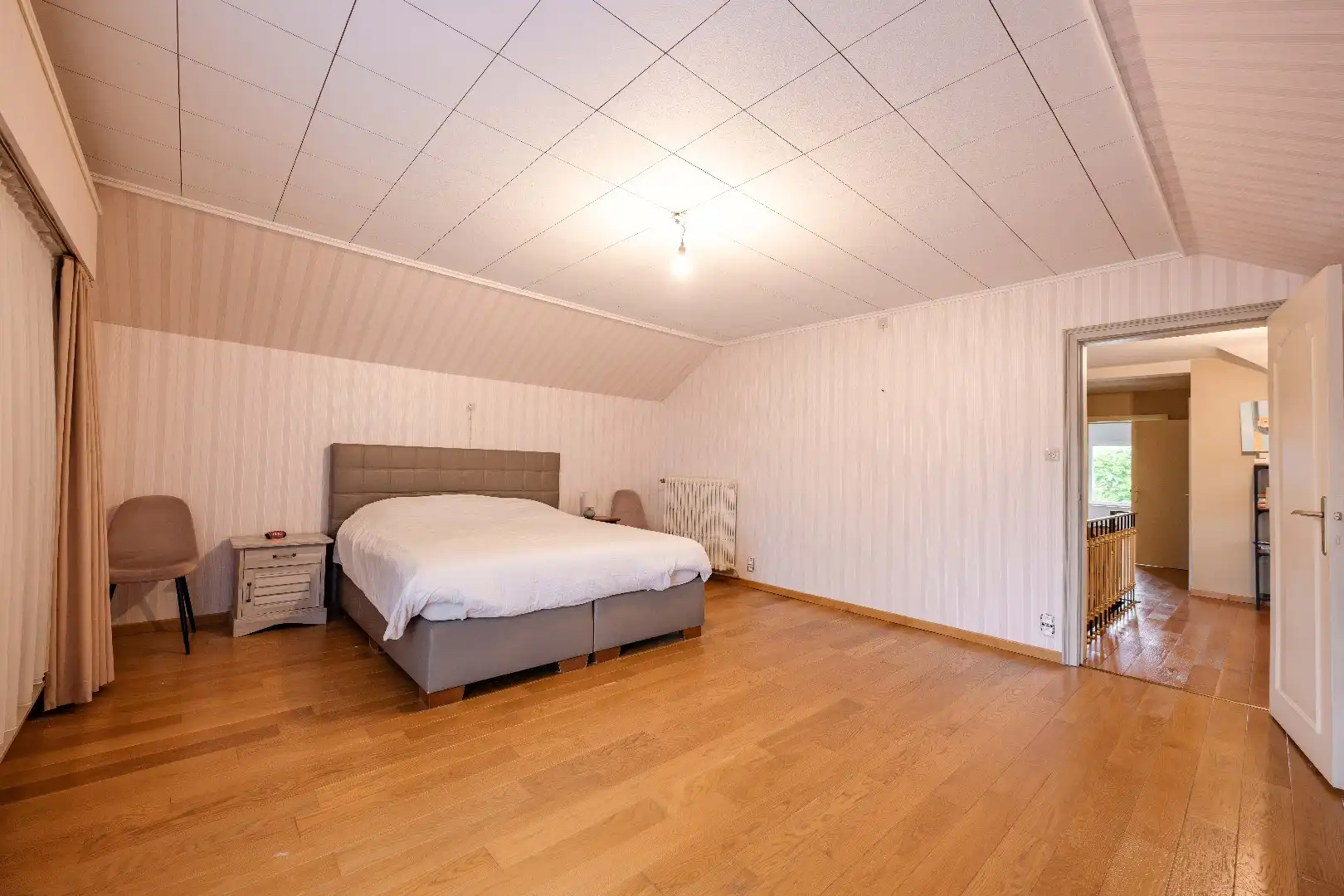 KARAKTERVOLLE ALLEENSTAANDE WONING MET 5 SLAAPKAMERS EN TUIN foto 22