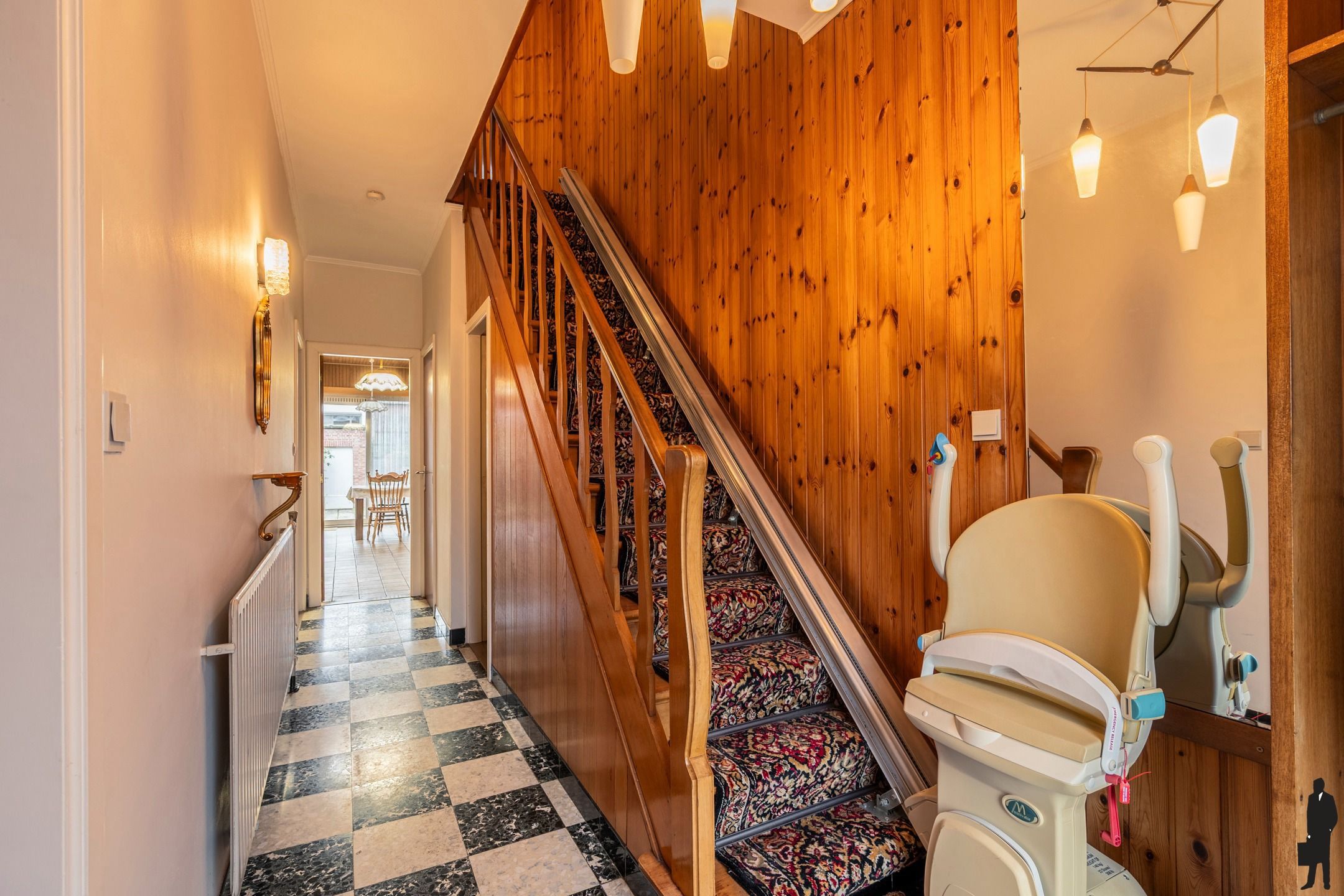 Te renoveren woning in de gegeerde Molenveldwijk te Edegem foto 2