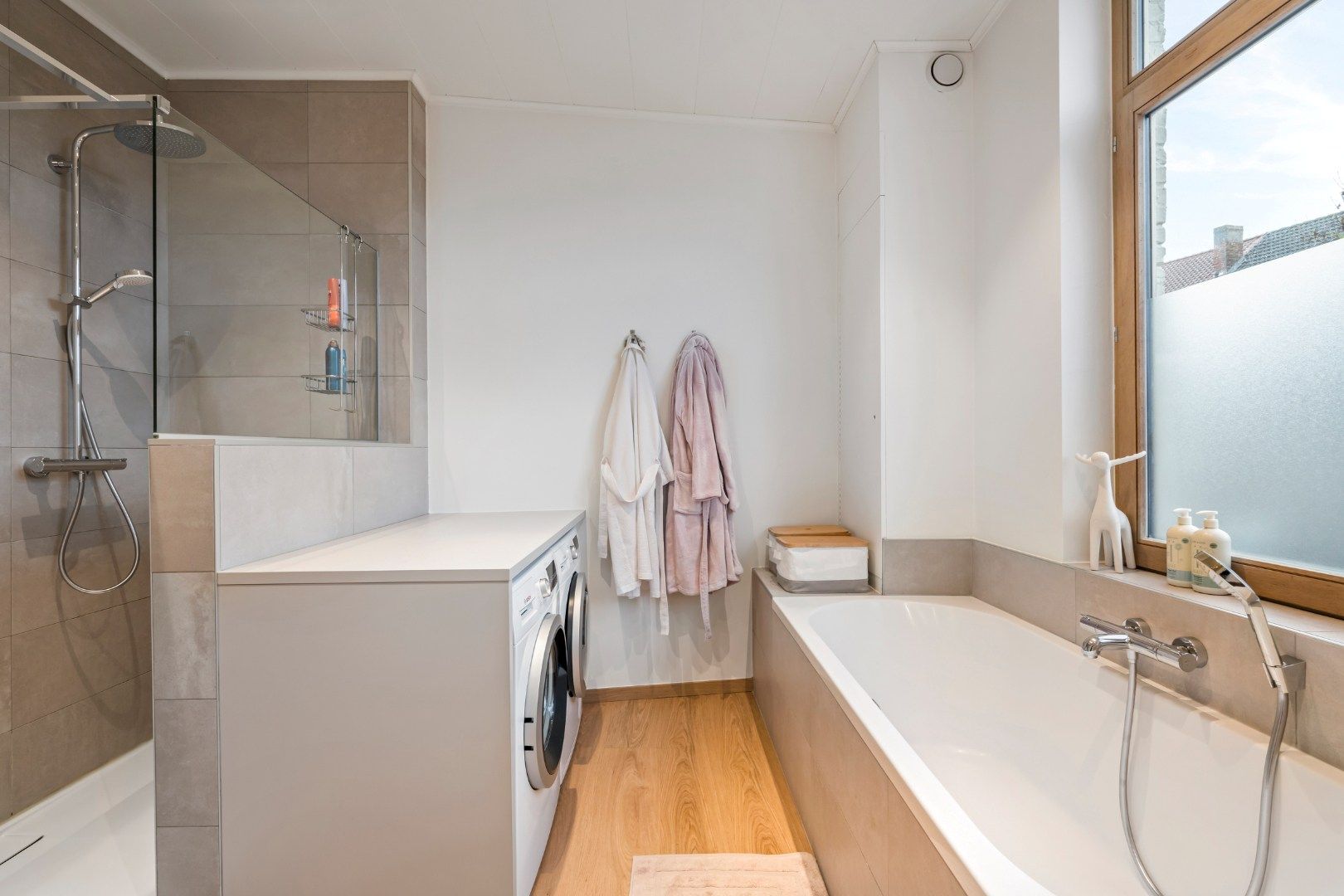 Instapklare, lichtrijke woning met 3 slaapkamers en zonnige tuin in Gent foto 16