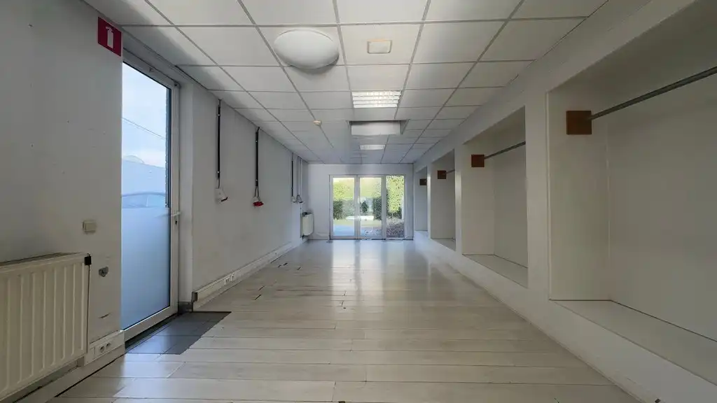 Commercieel gelegen handelspand te koop in Deinze (Astene) foto 9