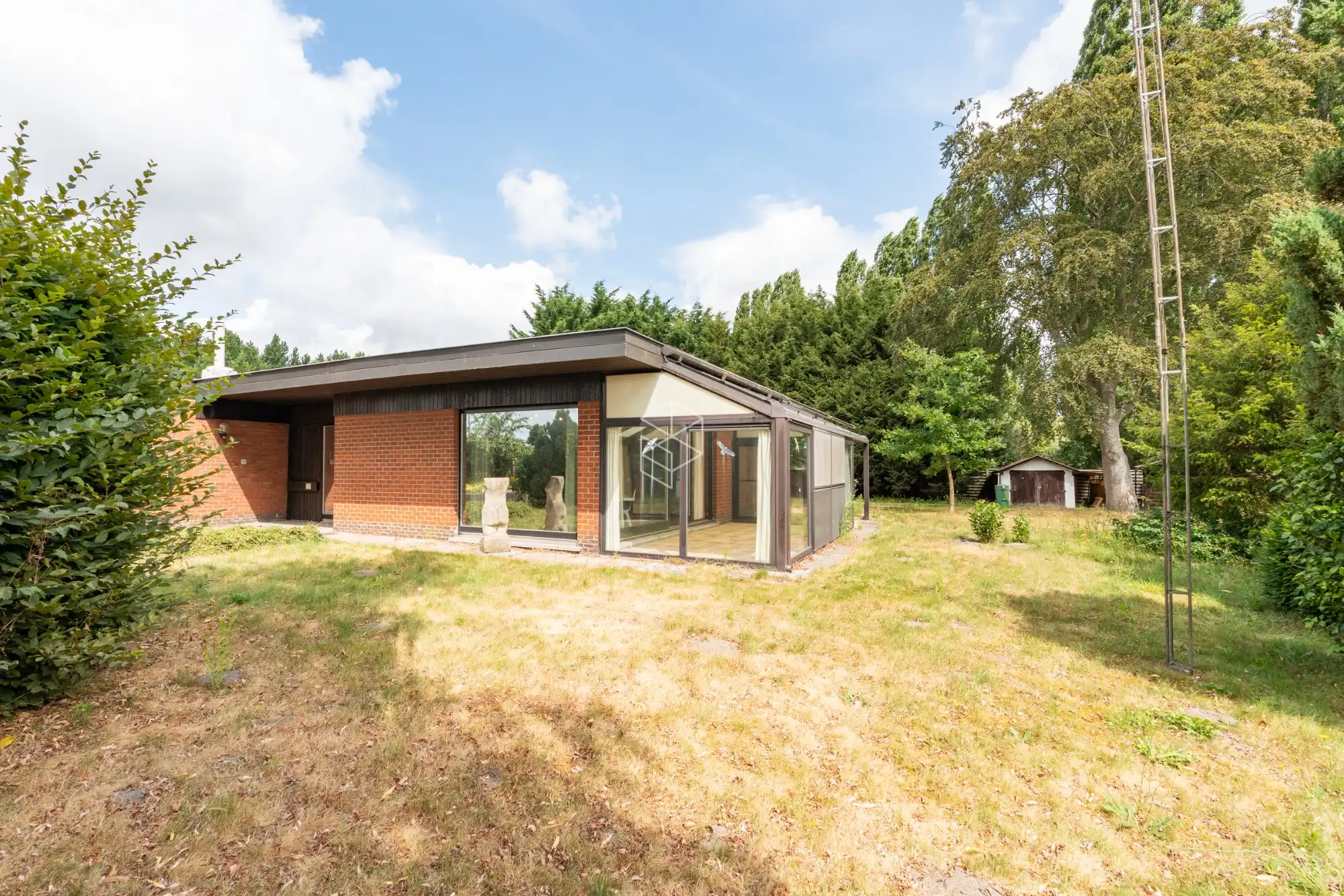 Centraal gelegen gelijkvloerse woning met royale tuin op 1656m² foto 5