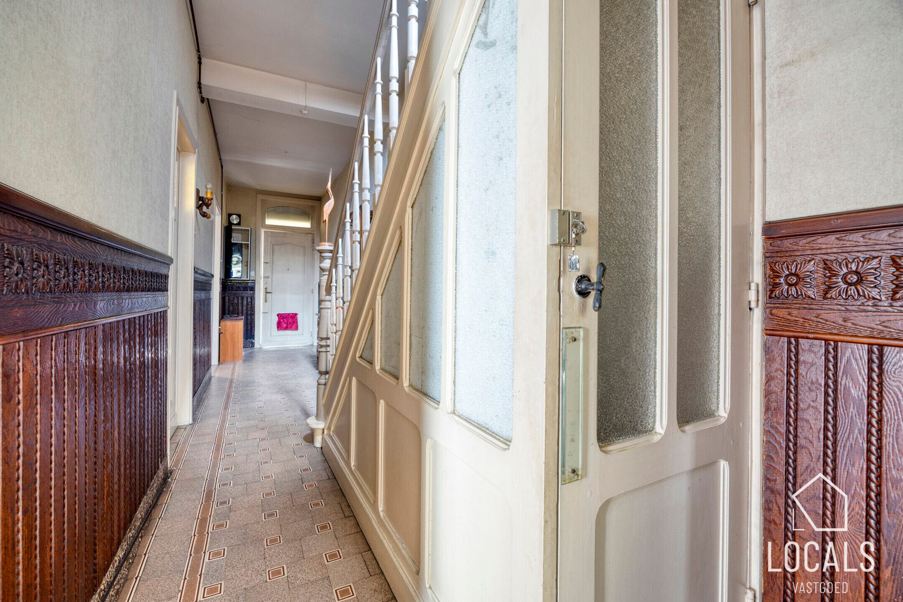 Te renoveren woning met potentieel nabij station Denderleeuw foto 3