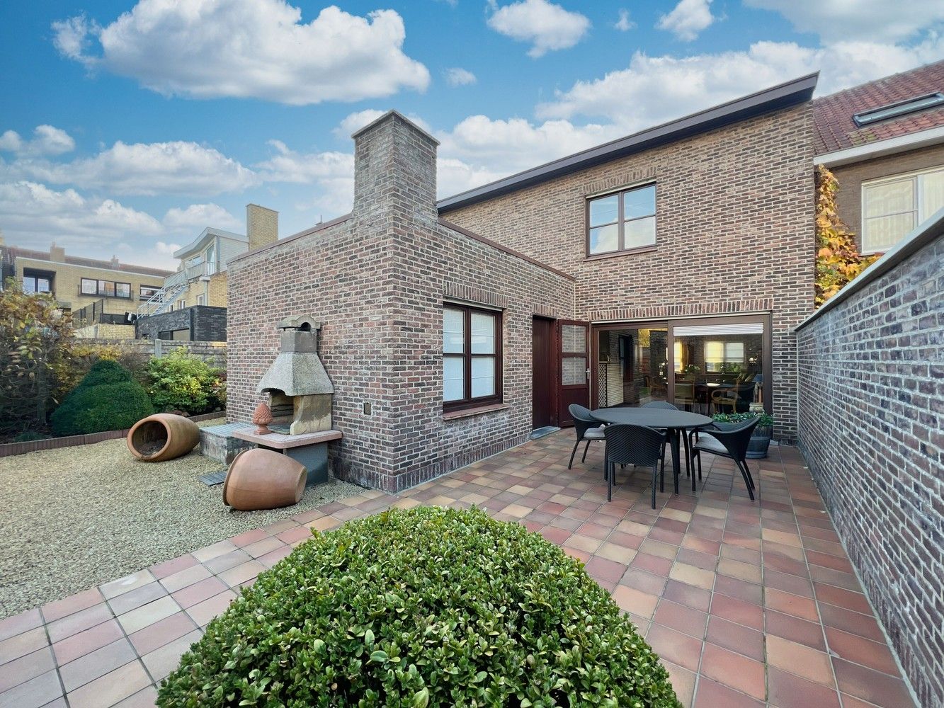 Topper! Stijlvolle woning met zonnige tuin + 2x garage foto 20