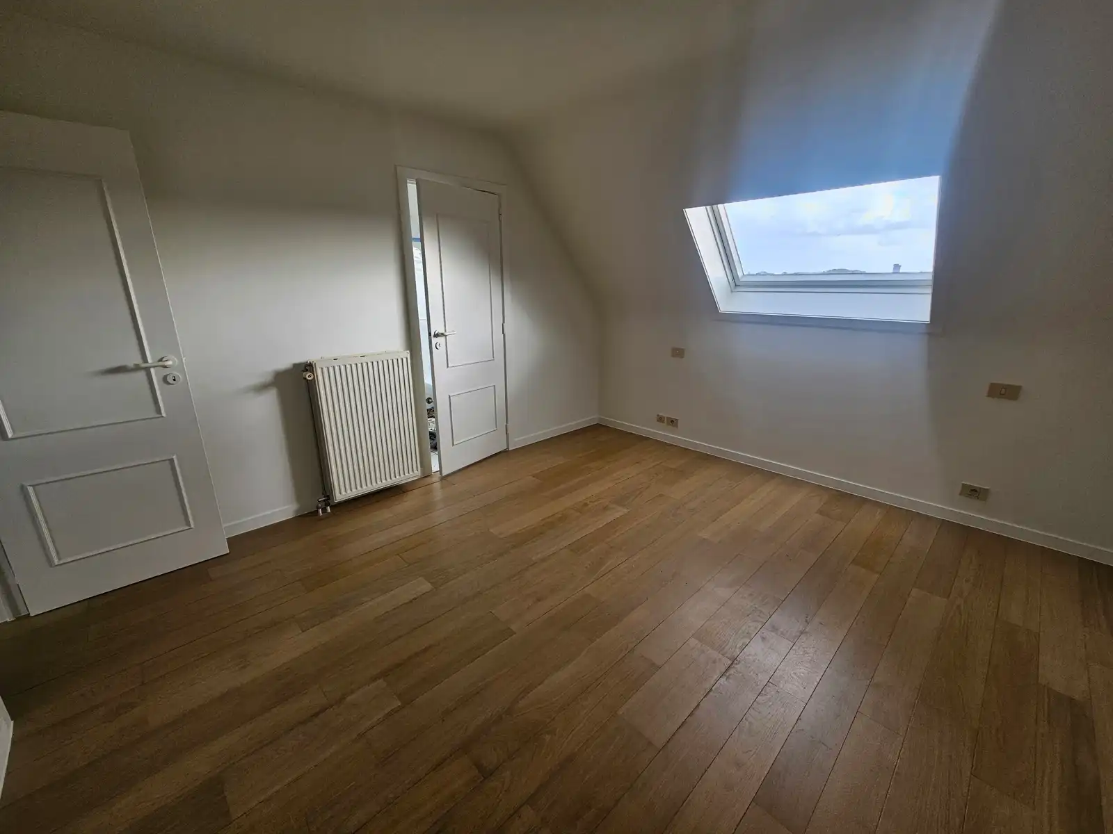 Lichtrijk duplex appartement met 2 slaapkamers en dubbele garage! foto 22