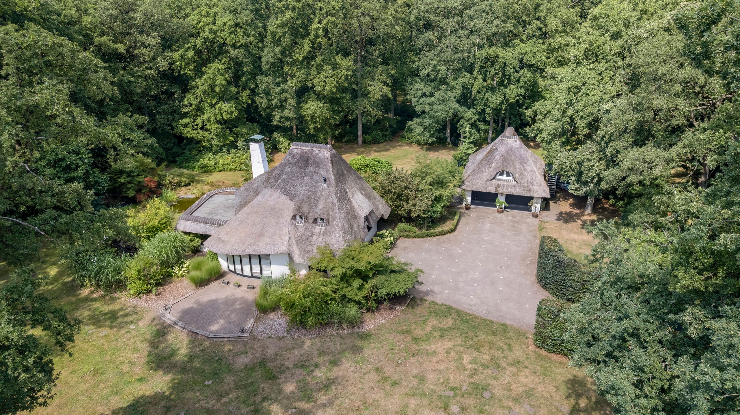 Charmante rietgedekte villa foto 2