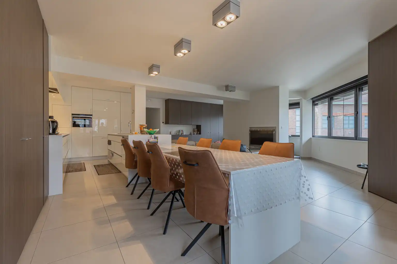 Gerenoveerd ruim appt 1e verd. met 3 slpk in hartje Opwijk! foto 2