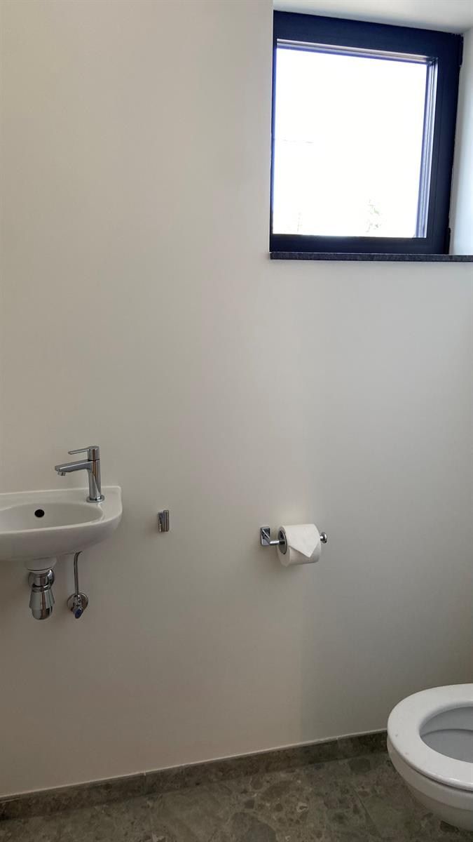 GELIJKVLOERS APPARTEMENT MET TWEE SLAAPKAMERS EN PRIVATIEVE TUIN foto 6