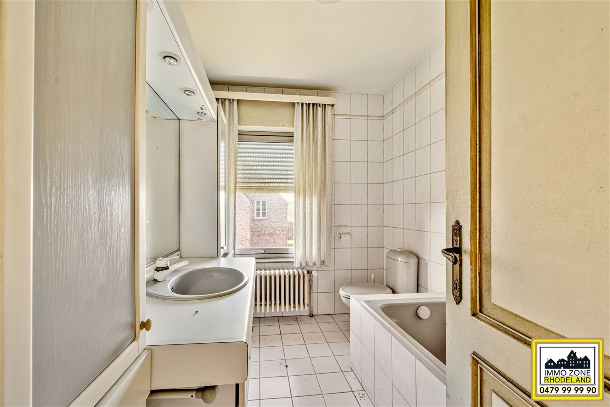 Imposante te renoveren notaris woning op groot perceel foto 25