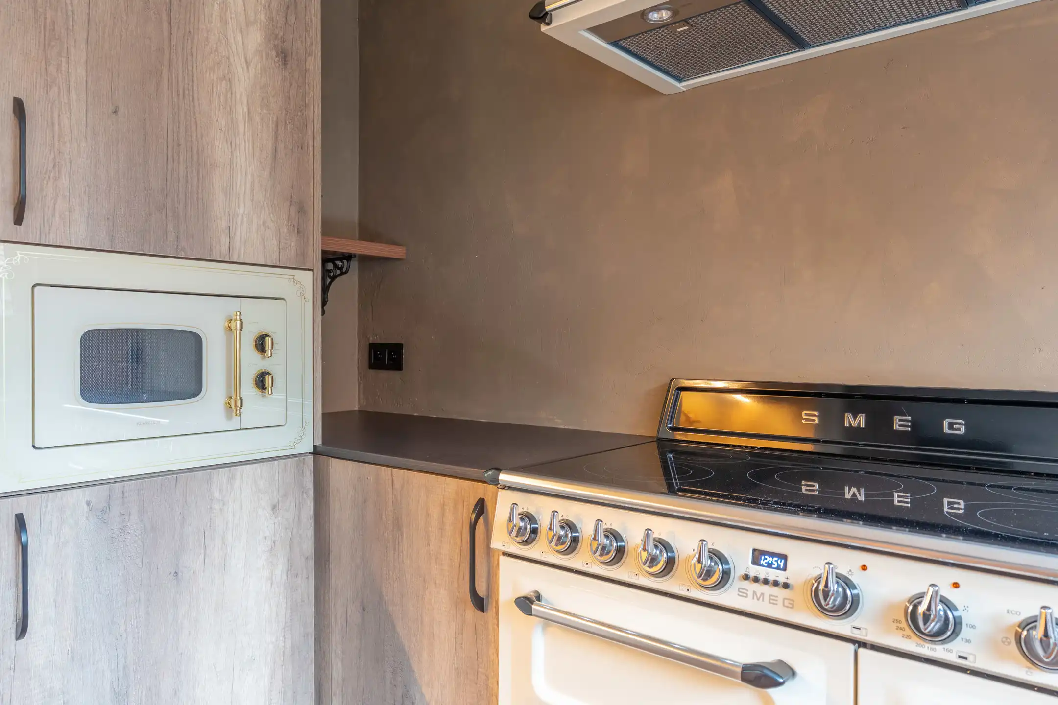 Ger. woning met 3 slpk en grote garage/werkplaats op 1.705 m² foto 13