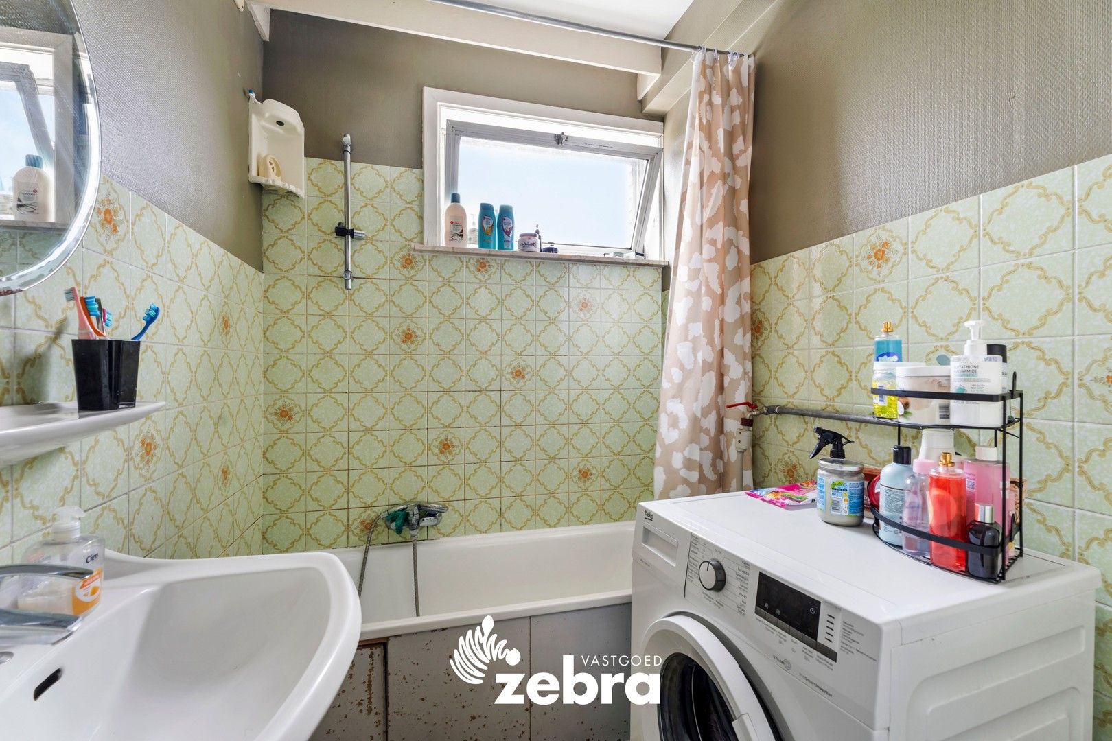 Licht op te frissen appartement op een centrale ligging te Roeselare! foto 9