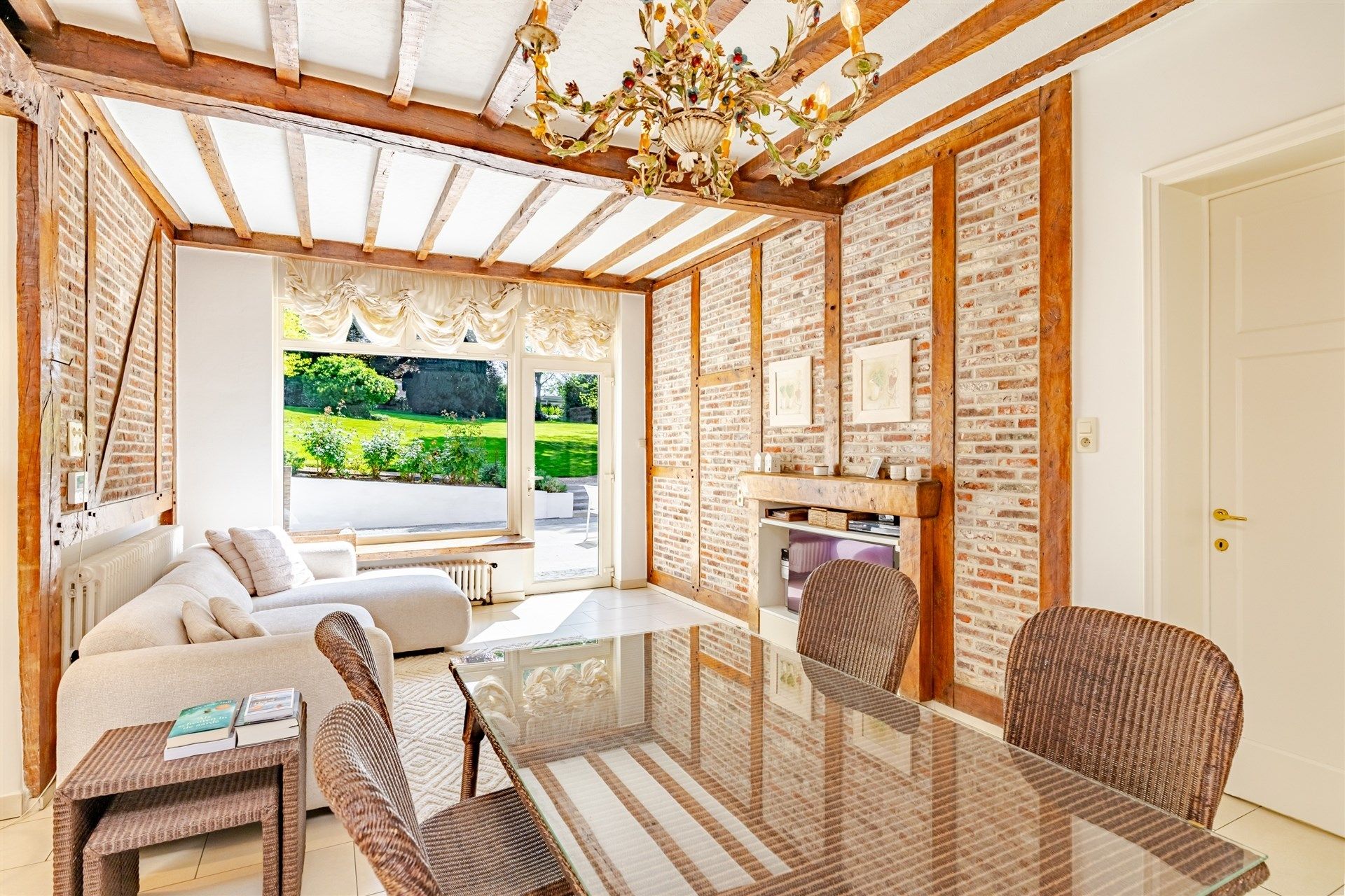 Exclusief herenhuis in neoclassicistische stijl met prachtige tuin foto 7