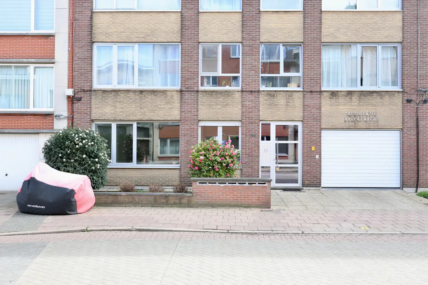Instapklaar appartement met 2 ruime slks, tuin en parking! foto 46