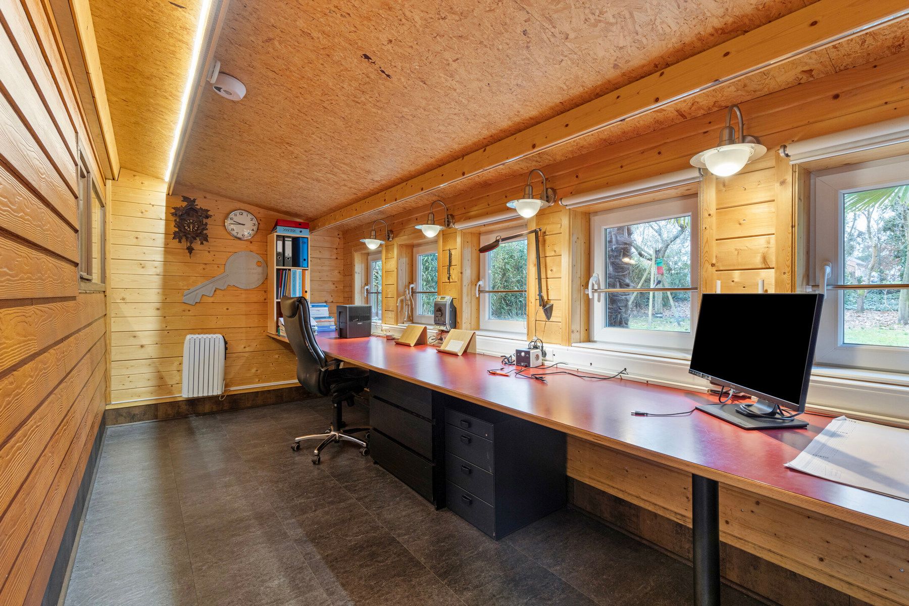 Ruime villa met LOODS! foto 21