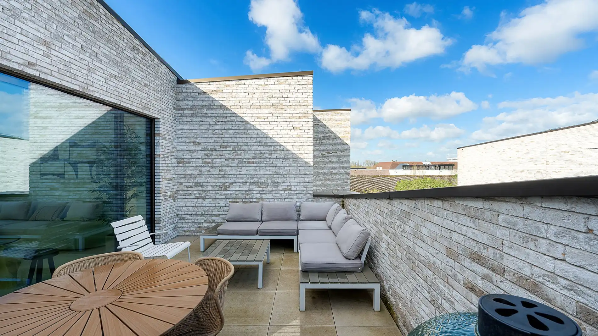 Exclusief verblijf met lift, terrassen en uitzonderlijke volumes in een groene-autovrije verkaveling te Knokke. foto 12